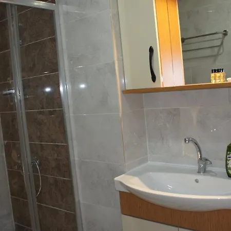 Отель Newaz Hotel *